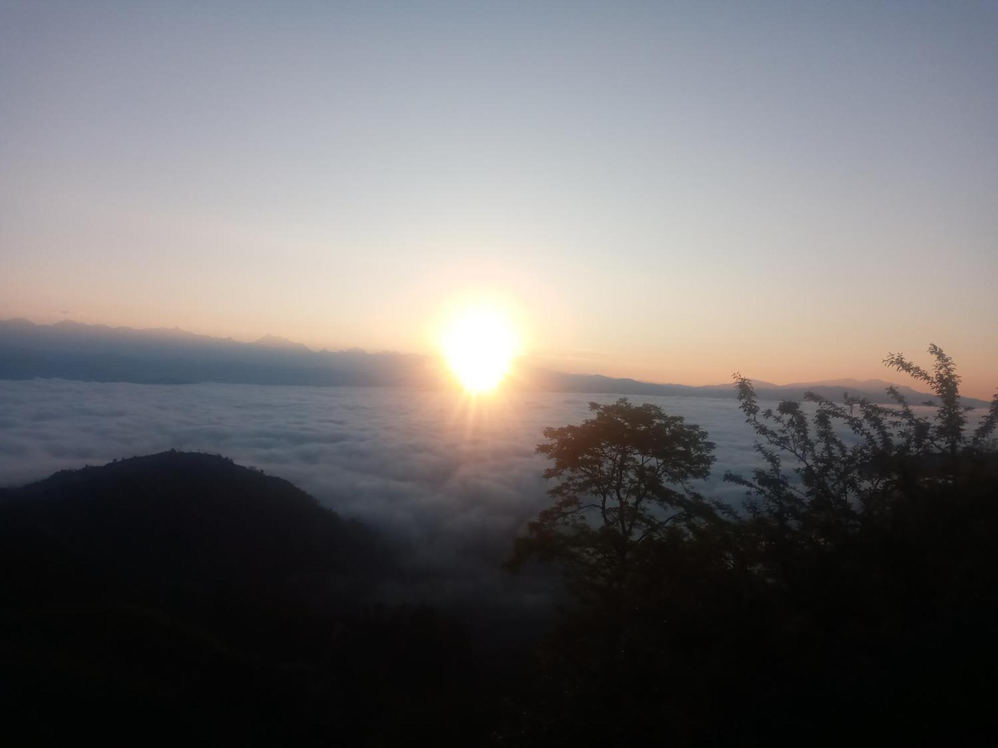 Unique Point Home Stay Нагаркот Номер фото